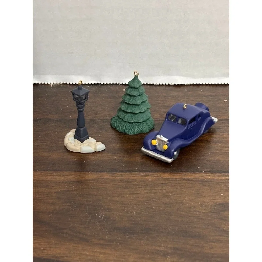 1995 Hallmark Keepsake Nostalgic Houses and Shops Set of 3 Ornaments QX5089